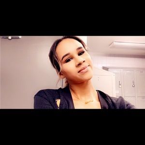 Meet your Posher, Corina